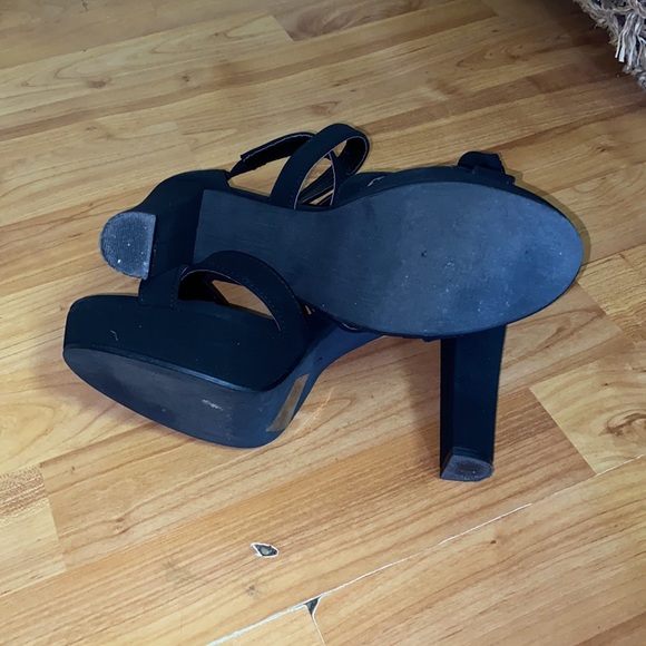 Heels - Picture 3 of 3